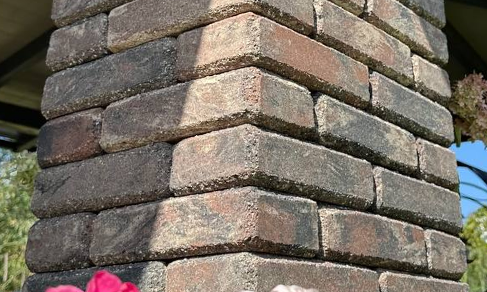 Деталі цегляної кладки альтанки з гіперпресованої цегли Brickland Марс