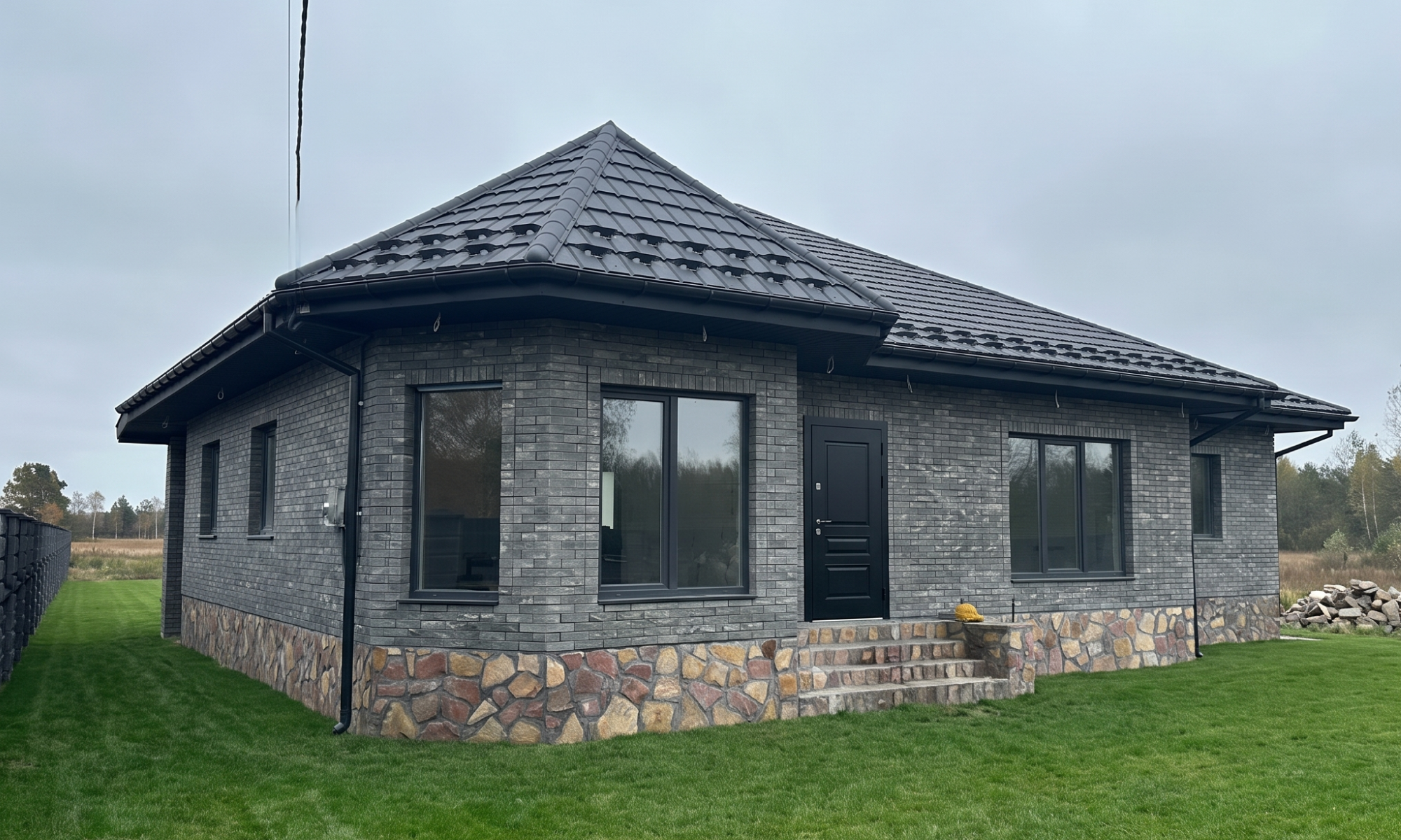 Фасад приватного будинку з облицювальної цегли Anthracite та Anthracite Dark Brickland