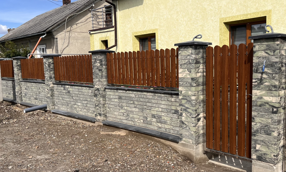 Комбинированный забор из облицовочного кирпича Brickland Уран общий план