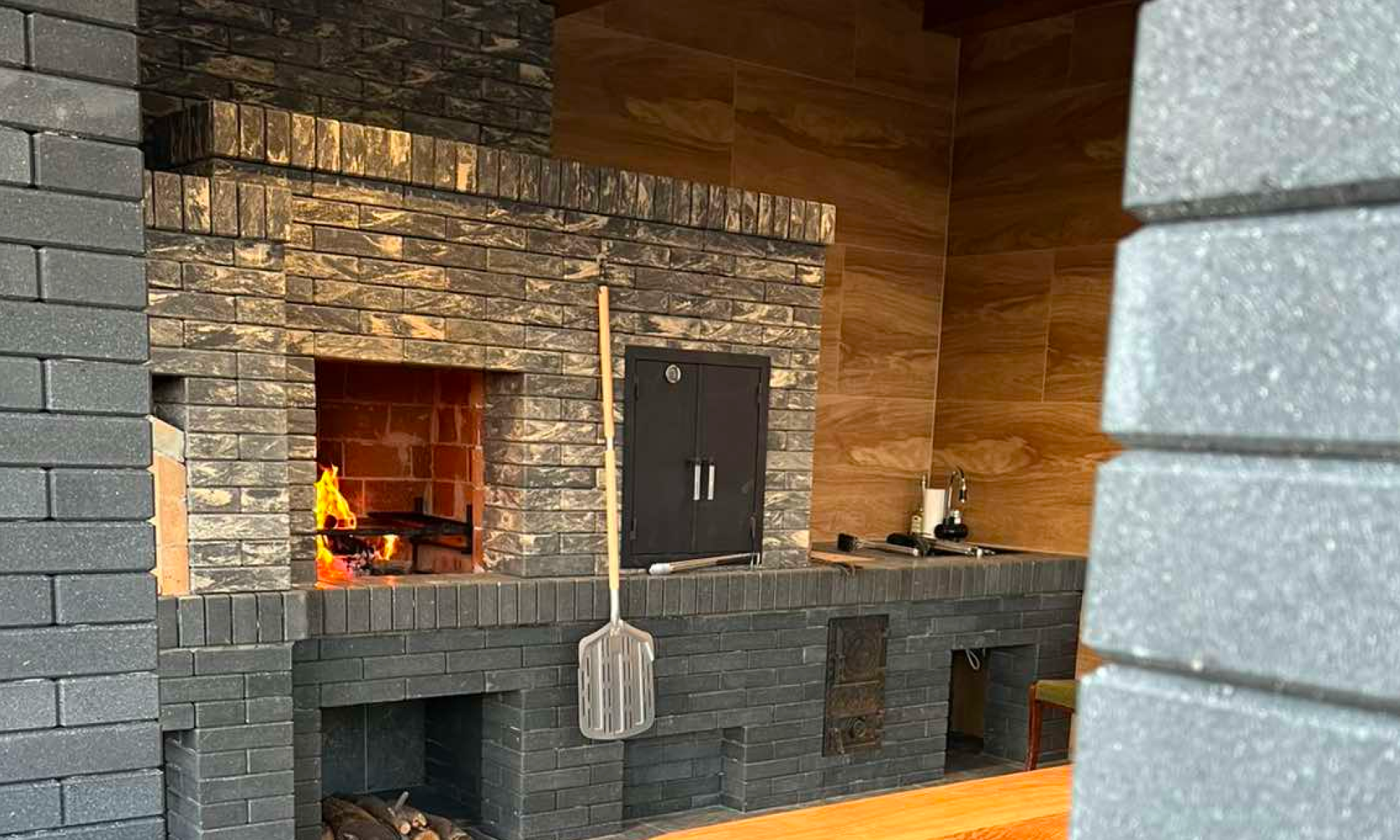Мангал з облицювальної цегли Brickland Graphite та Bedrock