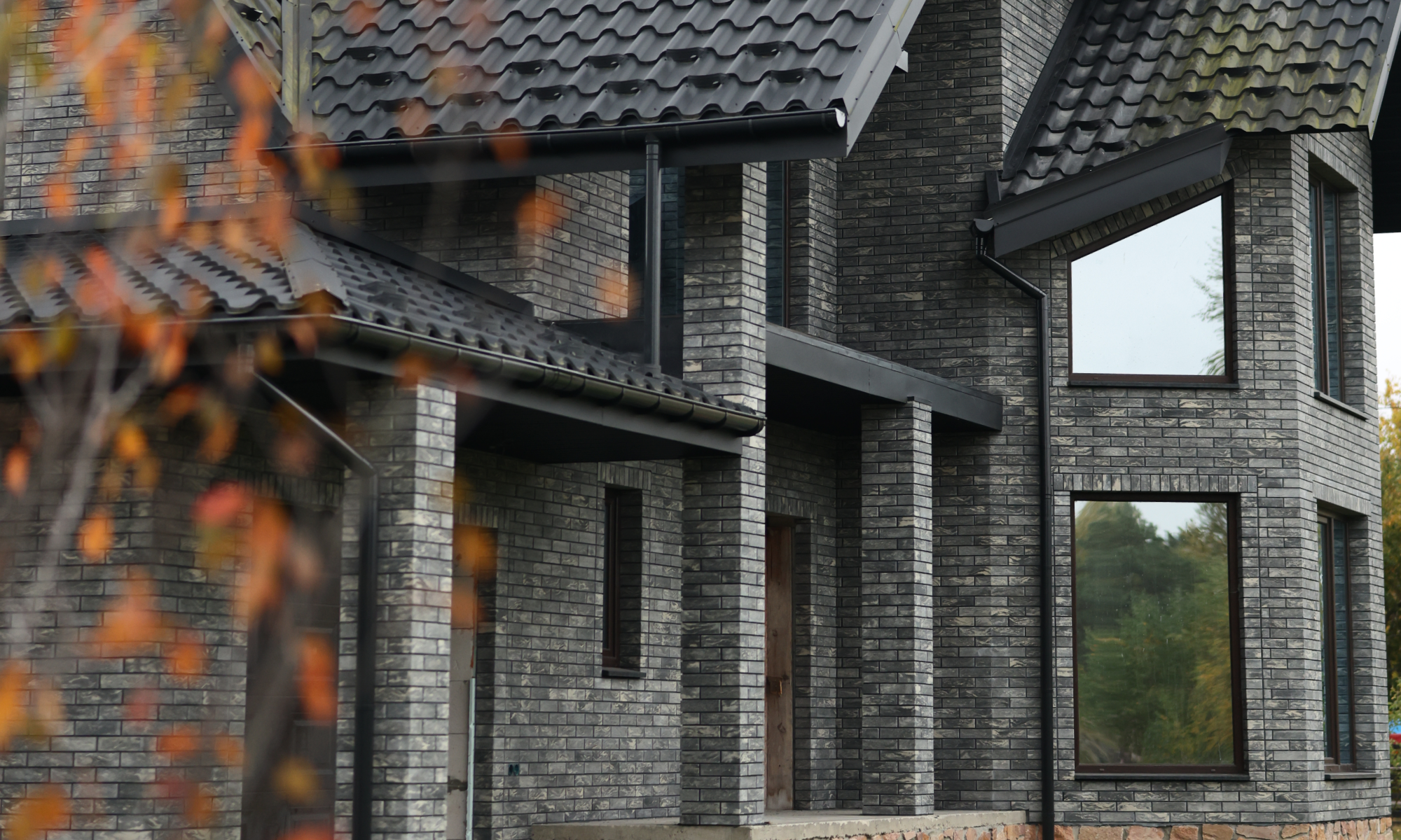 Облицювання фасаду будинку цеглою Brickland Anthracite
