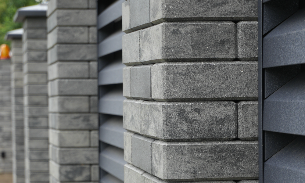 Паркан з цегли Brickland у поєднанні кольорів Anthracite Dark і Graphite