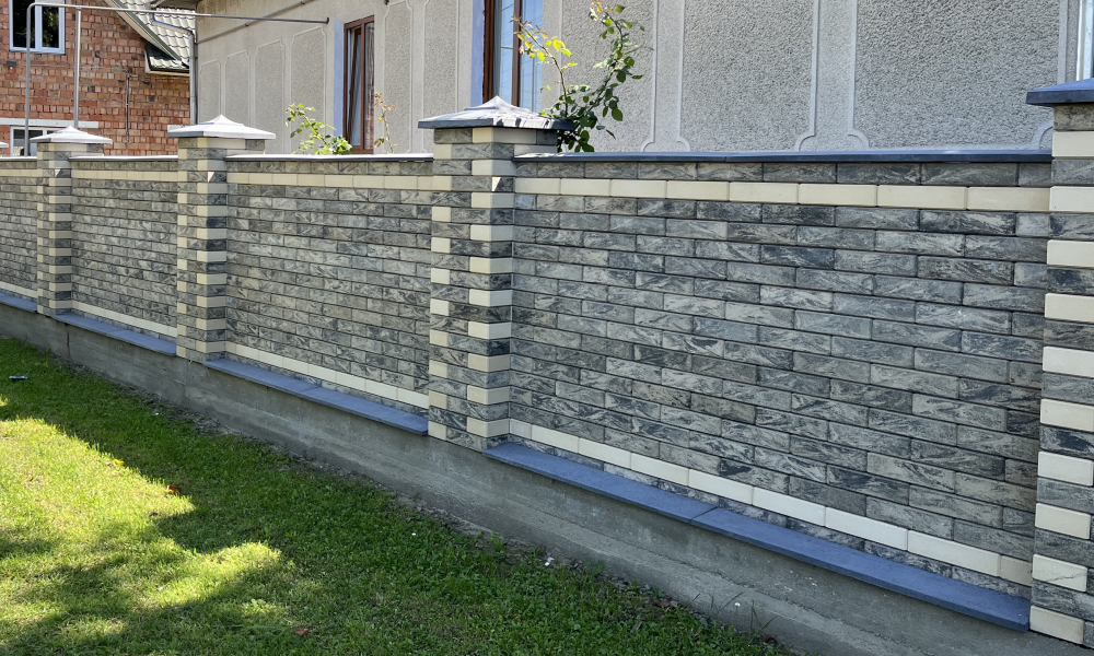 Паркан з цегли Brickland Anthracite у сучасному дизайні