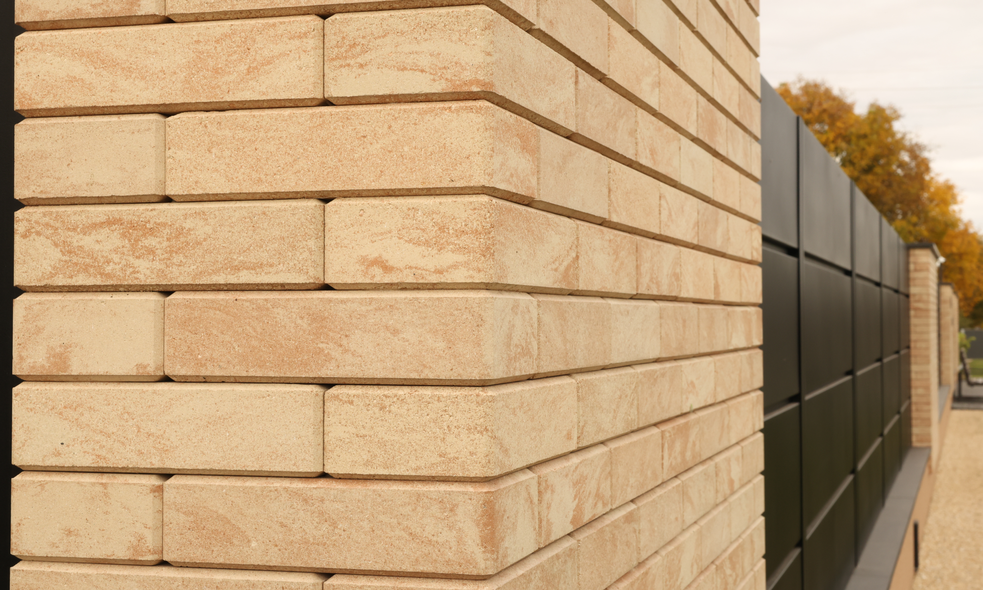 Паркан з облицювальної цегли Brickland Kremin у комбінованому дизайні