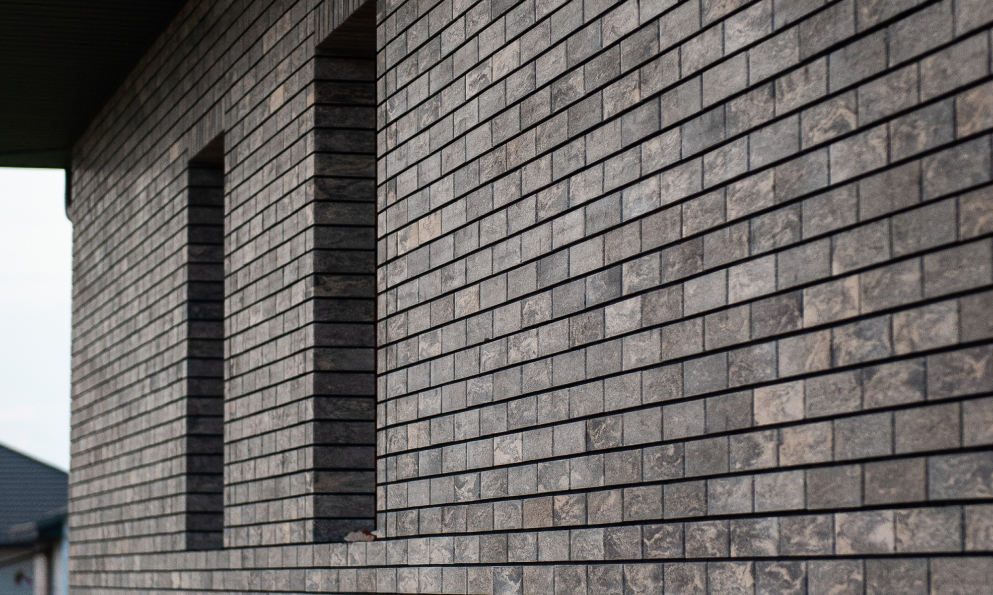 Сучасний фасад будинку з цегли Brickland Anthracite