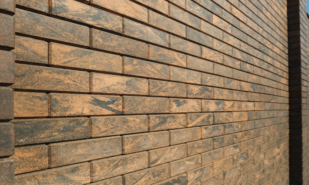 Цегляний паркан Brickland у поєднанні кольорів Yashma та Kashtan